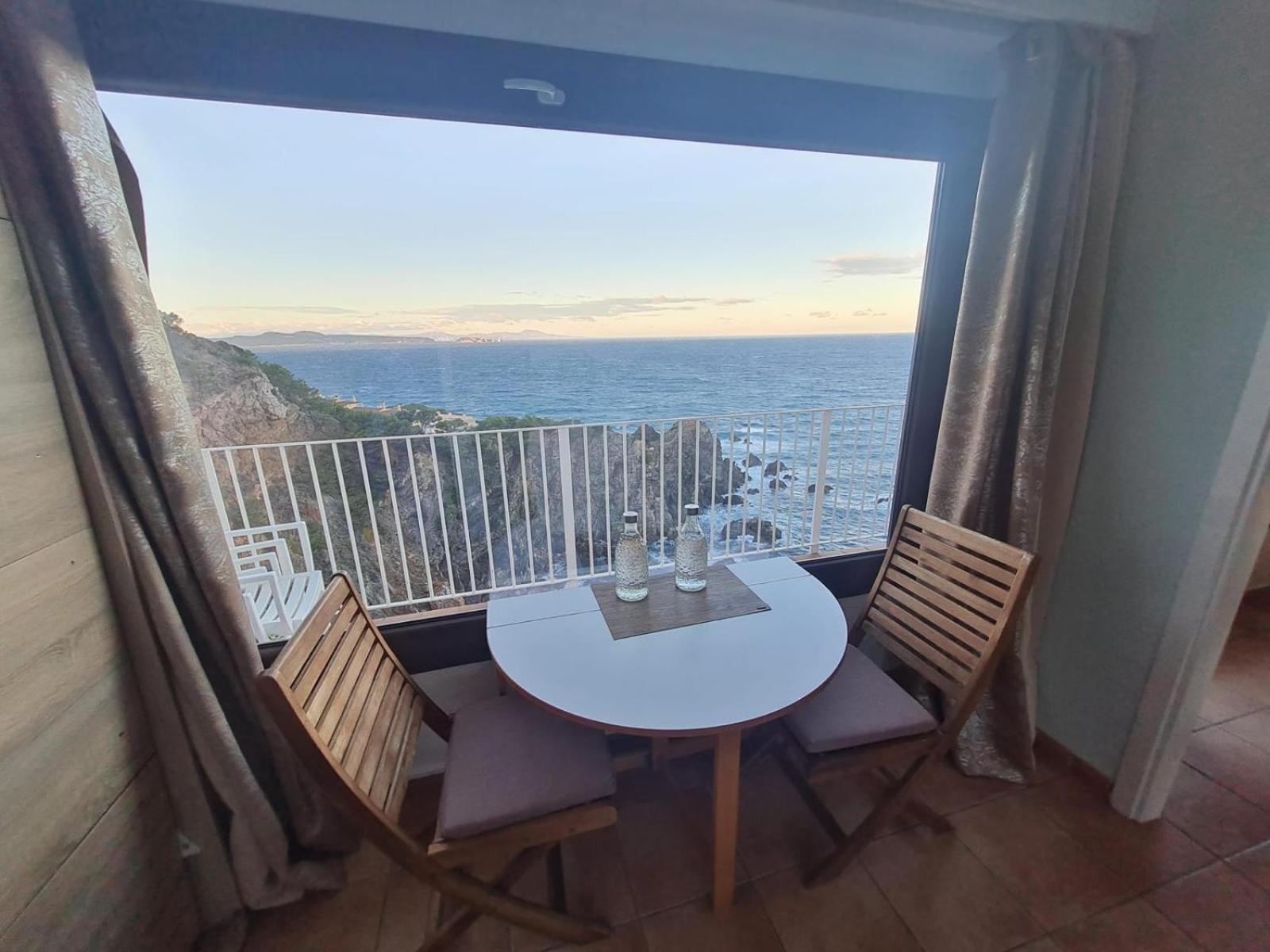 Apartamento Cap sa Sal Begur 74 con Terraza literalmente Sobre el Mar Exterior foto